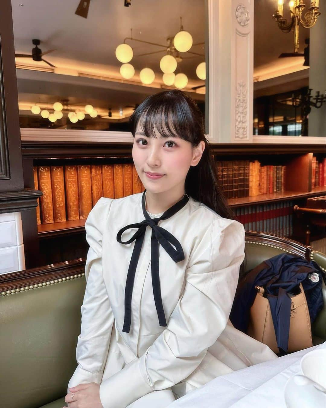 森田真理華のインスタグラム：「ハーフアップしてみたよ🦭 ロングだといろんな髪型できて楽しい🤭  人生初めての感覚🐢  #シールエクステ#ロングヘア #黒髪ロング#ハーフアップ  #ヘアアレンジ#エクステ#celford #セルフォード#yaumay#ヤウメイ」