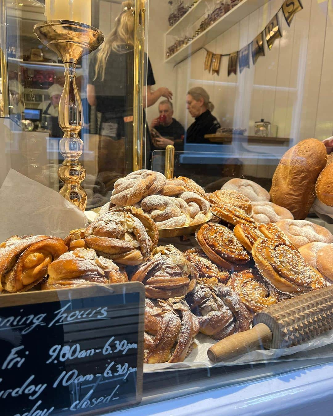 フェリシア・デイのインスタグラム：「In London for just a few days for work and here’s some sexy food pictures. 26 Grains, Bageriet, Hoppers I love you all.」