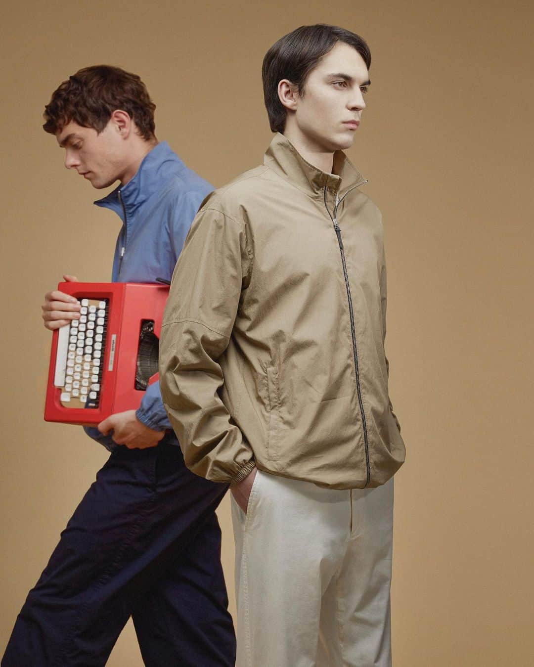 ラファエルカルーゾのインスタグラム：「A crisp, supple, ultra-light cotton Skater Jacket for your everyday endeavors. The Caruso way.  Discover Caruso’s SS23 collection.  #carusomenswear #ss23 #playfulelegance」