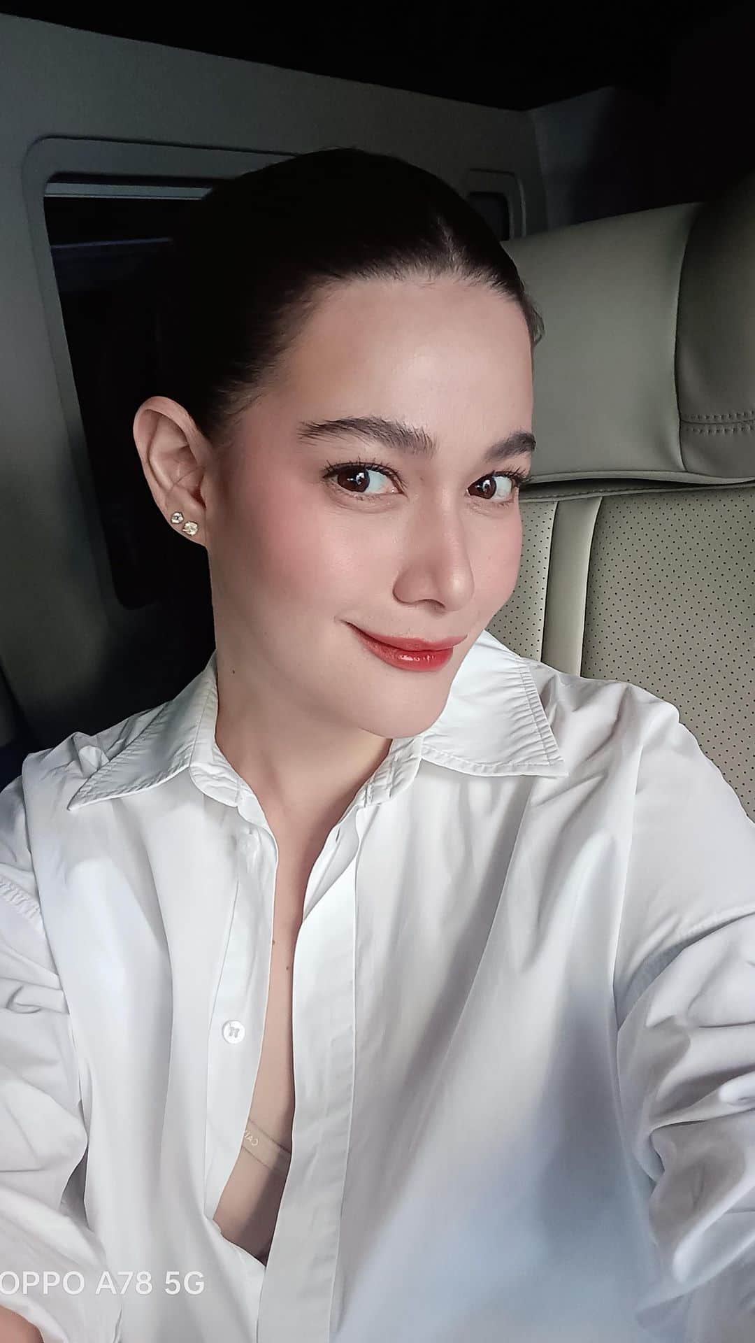 ベア・アロンゾのインスタグラム：「High temperatures in Manila never stop me from enjoying my days off and capturing these moments with my OPPO A78 5G. It’s giving!!! 😘  I was truly amazed by its extended ram and the ability to switch from taking videos to pictures, allowing me to capture detailed & crystal-clear photos without lags and glitches. Plus, it boasts a 5000 mAh high battery capacity keeping my battery percentage high the entire day of nonstop use. It’s about time to avail yours too! A78 5G is available at OPPO brand stores nationwide @oppophilippines #AbsolutelyStylish&Powerful」