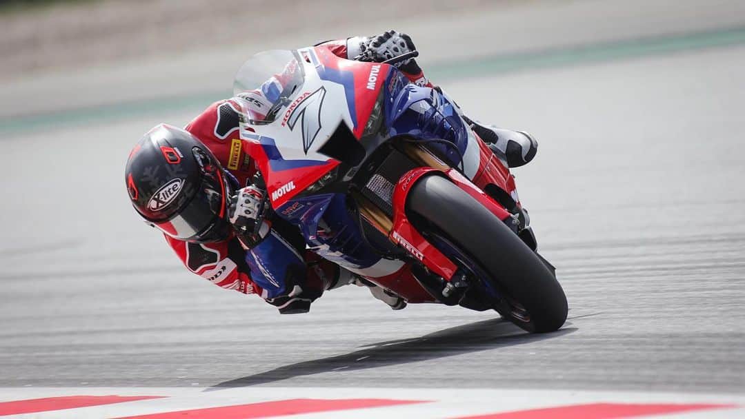 レプソル・ホンダのインスタグラム：「Marquez continues recovery, targets French GP return. @ikerlecuona_27 steps into Repsol Honda Team   The medical team led by Dr. Roger de Oña together with @marcmarquez93, have decided to continue with his recovery and focus his return on the #FrenchGP」