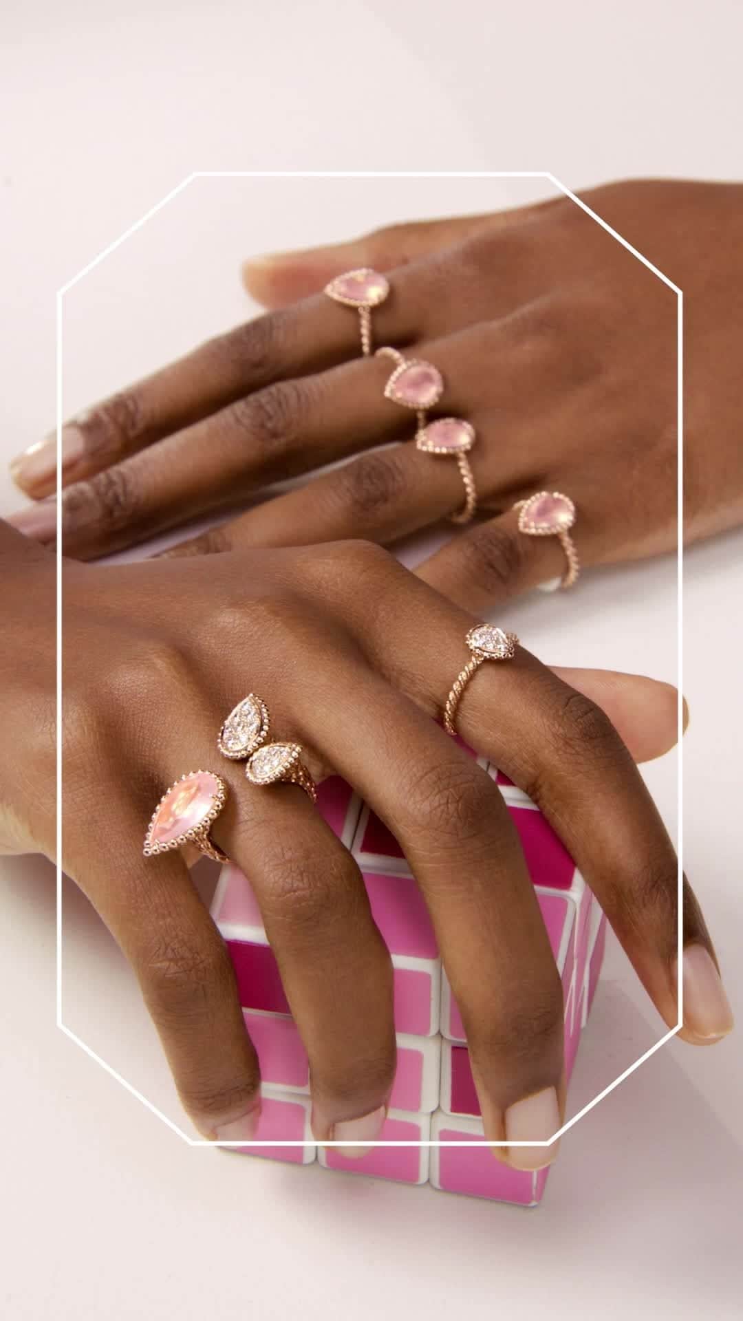 ブシュロンのインスタグラム：「Time to play. Conjure up the magic with pops of pink perfection... Say hi to new Serpent Bohème Pink Quartz.⁣ ⁣ #BasicnotBasic⁣ #SerpentBohème」