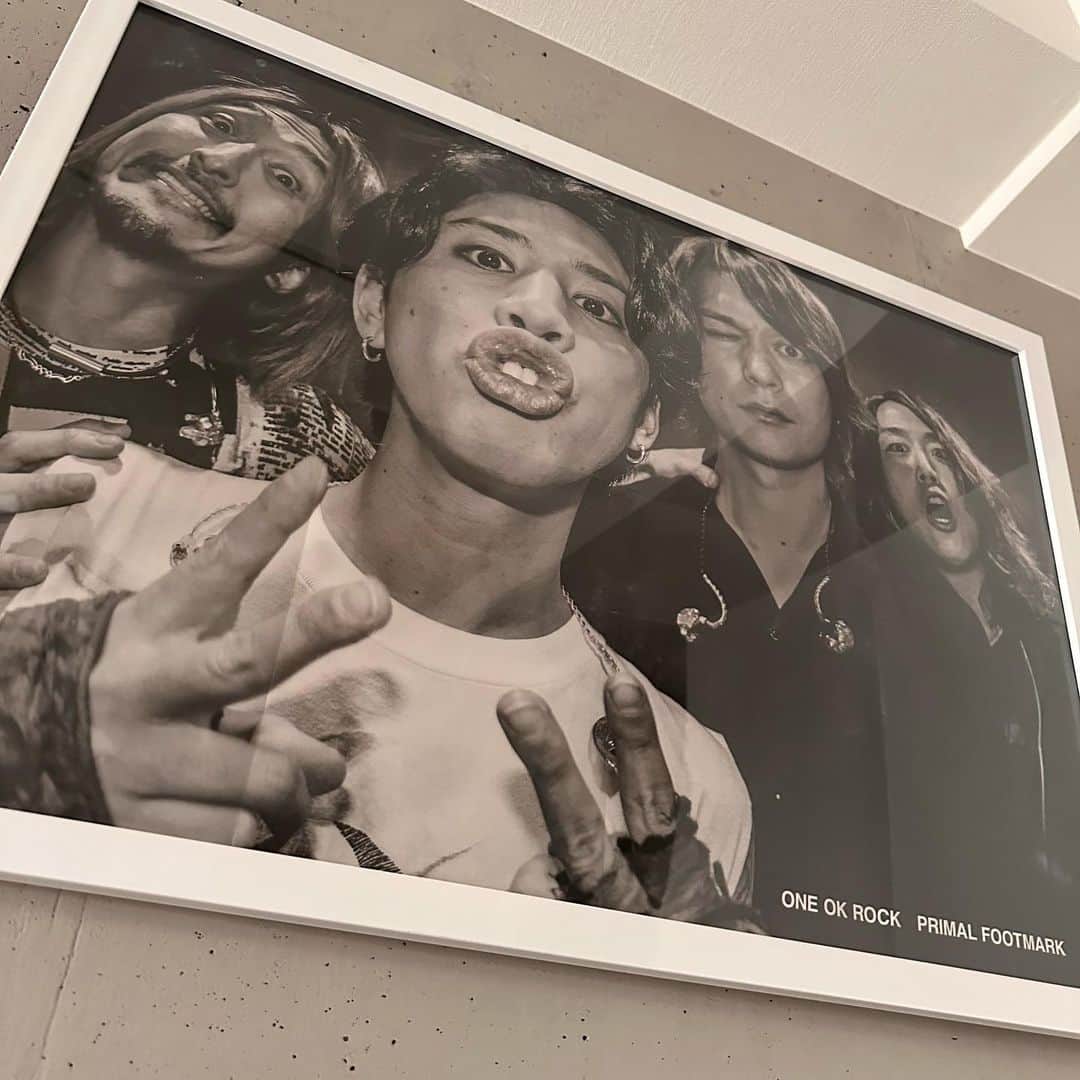 鬼塚翔太のインスタグラム：「🤘🤘」