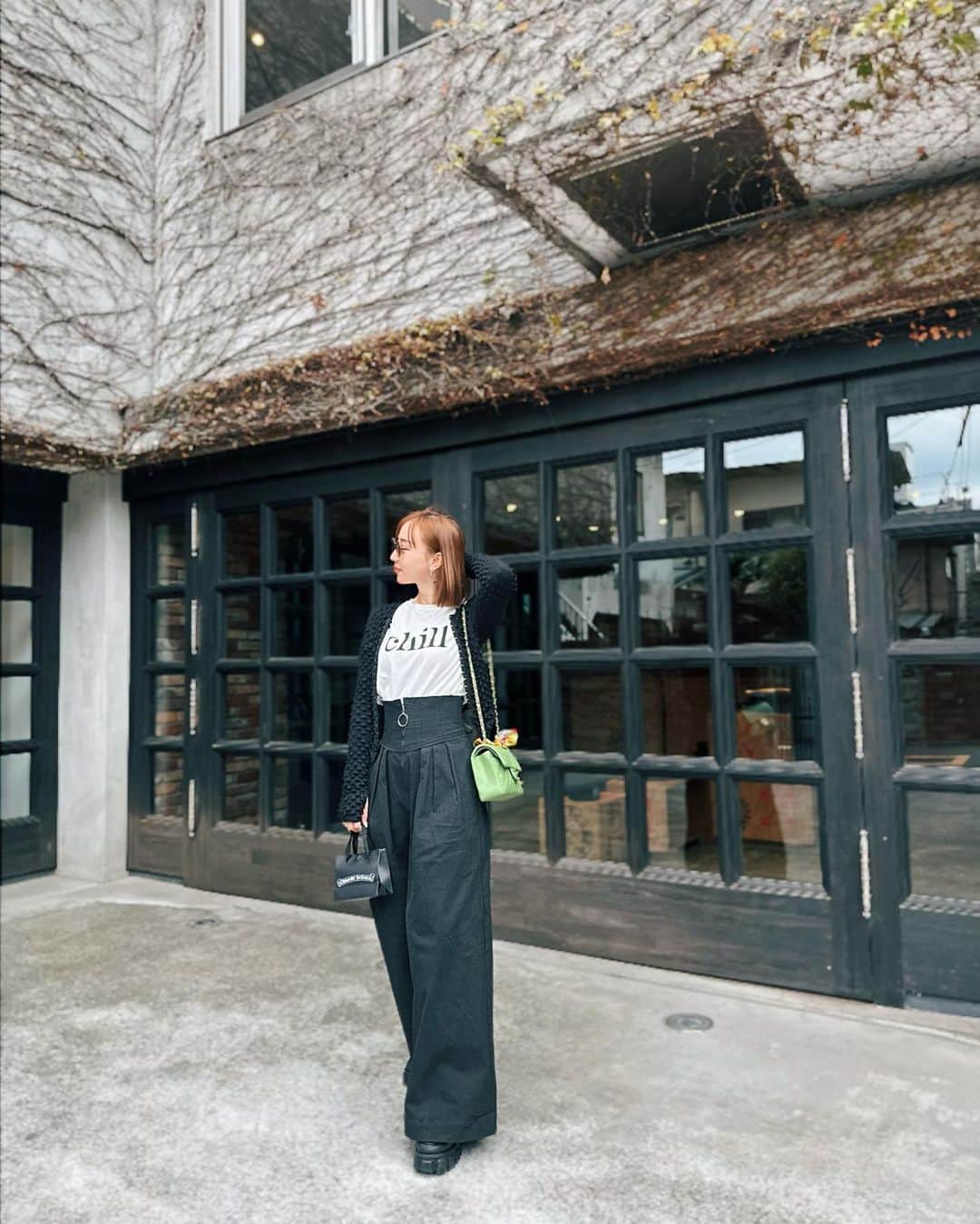 秋倉諒子のインスタグラム：「🖤🤍 今日の撮影は久しぶりに2人で✌️ 楽しみにしててくださいっ！  載せようと思ってたのに忘れてた写真🥺」