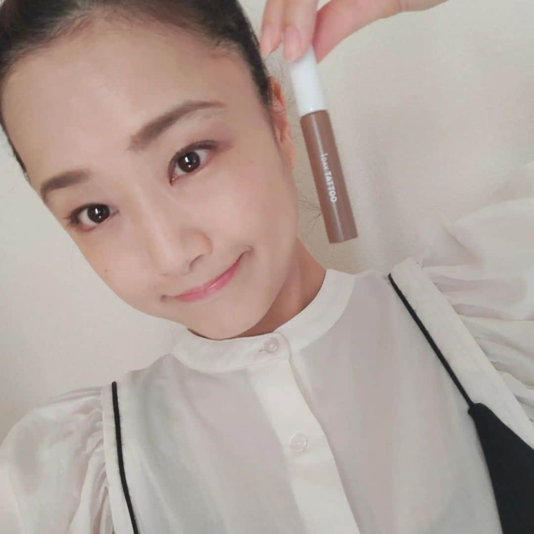 工藤里紗のインスタグラム：「眉毛綺麗に書けた🪄 これ、気に入った🪄 #眉マスカラ #1daytattoo  #kパレット」