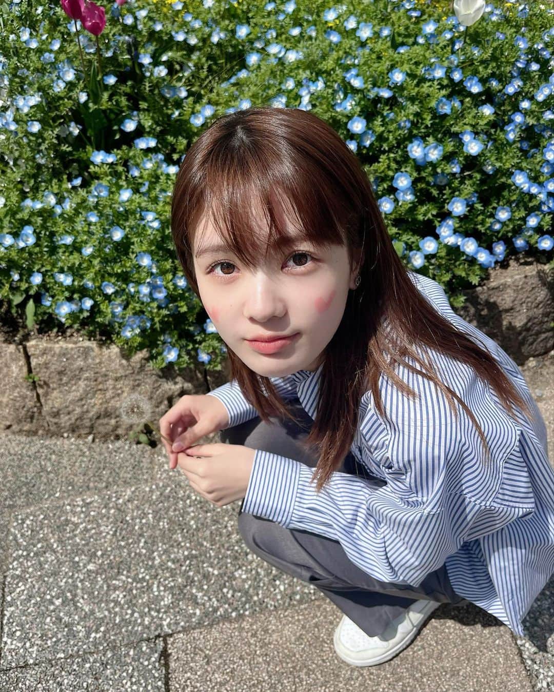 のインスタグラム：「友達がほっぺにハートかいてくれたの」