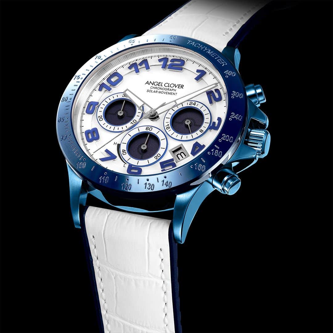 エンジェルクローバー公式のインスタグラム：「”雄大な海”をイメージした「青」を、ダイヤルとベルトには”砂浜”をイメージした「白」を採用。腕元から爽やかな“夏”を感じられる腕時計です。  LUCE SOLAR LUS44BWH-WH  #腕時計 #アクセサリー #時計 #ウォッチ #腕時計くら部 #腕時計好き #コーディネート #ANGELCLOVER #エンジェルクローバー #セラミック #メンズコーデ #Safari #サファリ」