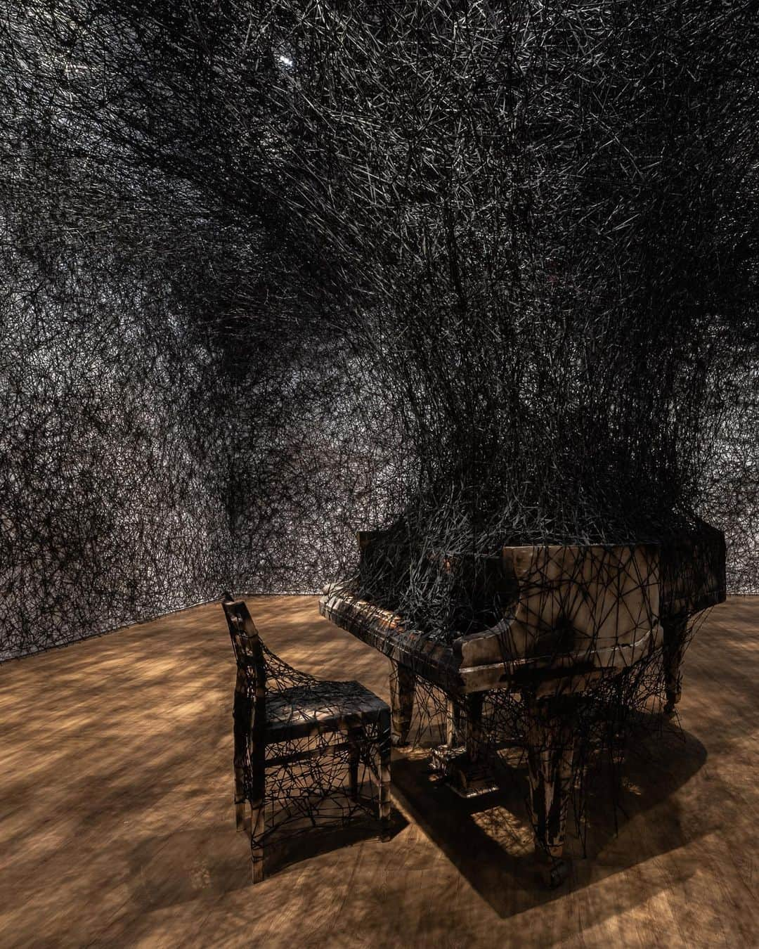 塩田千春さんのインスタグラム写真 - (塩田千春Instagram)「These are the last days to visit the extensive exhibition „The Soul Trembles“ at @museummacan in Jakarta, Indonesia. This extensive solo exhibition has been traveling through-out Asia-Pasific since 2019 and presents 25 years of my life as an artist including videos of early performances, photographs, drawings, objects and several large-scale installations.    The exhibition is open until 30 April. For more information visit  https://www.museummacan.org/exhibition/chiharu-shiota-the-soul-trembles  In addition, I am happy to announce that „The Soul Trembles“ will continue to travel. Its next destination being in China. More information will follow soon.       #thesoultrembles #museummacan #jakarta #indonesia #art #artist #exhibition #soloexhibition #ShiotaMACAN #MuseumMACAN #endingsoon」4月26日 19時12分 - chiharushiota