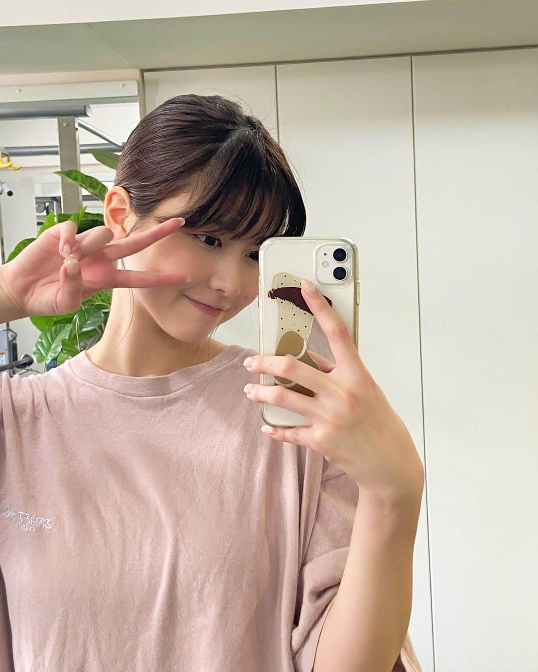 のインスタグラム：「. 最近ジム行けてない…！😭  もっとお尻と腹筋鍛えたい🔥 お家でできる筋トレも教えてもらったから、 行けない期間も頑張るぞー！  #beautygym」