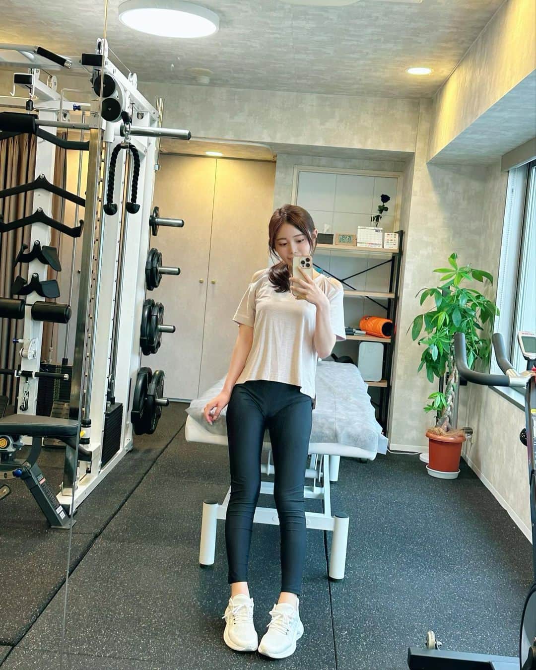 のインスタグラム：「ジム、筋肉皆無なりに頑張っております🔥 @andbody.official   #パーソナル #パーソナルトレーニング #パーソナルジム #筋トレ #筋トレ女子 #筋トレ初心者 #workout #andbody #アナウンサー #セントフォース #辻満里奈」