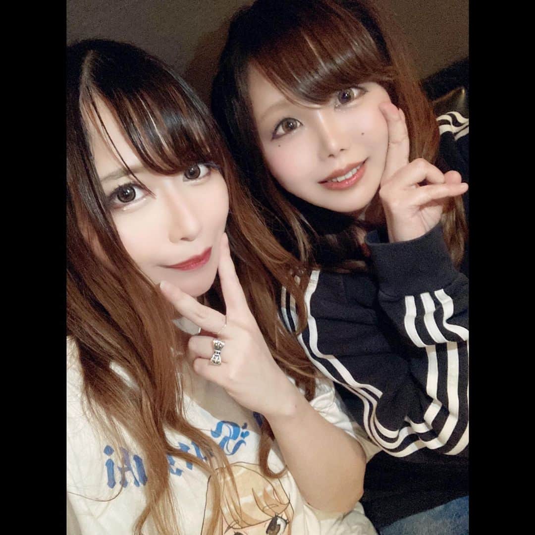 のインスタグラム：「ぴぃーす✌️ . . . .  #五月凛　#av女優　#セクシー女優　#仲良し　#女将　#instagood  #instalike #followme  #フォローミー  #ふぉろーみー　#いいね歓迎 #自撮り#自撮り界隈 #自撮り女子 #セルフィー　#いいねください #自撮り部」