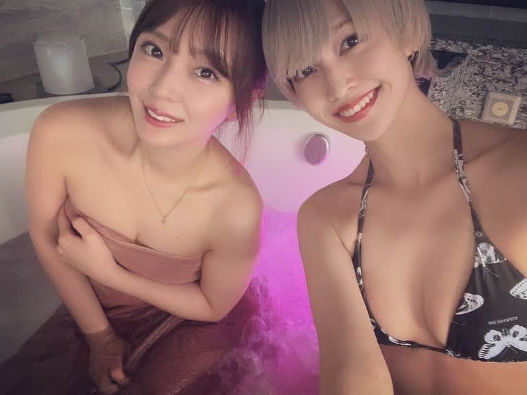 フェアリンのインスタグラム：「クリスタルゲート名古屋にて女子会〜♡  所謂🏩ですが部屋の中には大好きなサウナもカラオケもついて外には露天風呂あって映える可愛いパフェもあってお酒もあって（？）  最高でした😽また遊びに行きたいなっ！  今度は、ガッツリサウナに入るぞ🧖‍♀️  Instagramにも載せますね〜。ぐff  #こや旅」