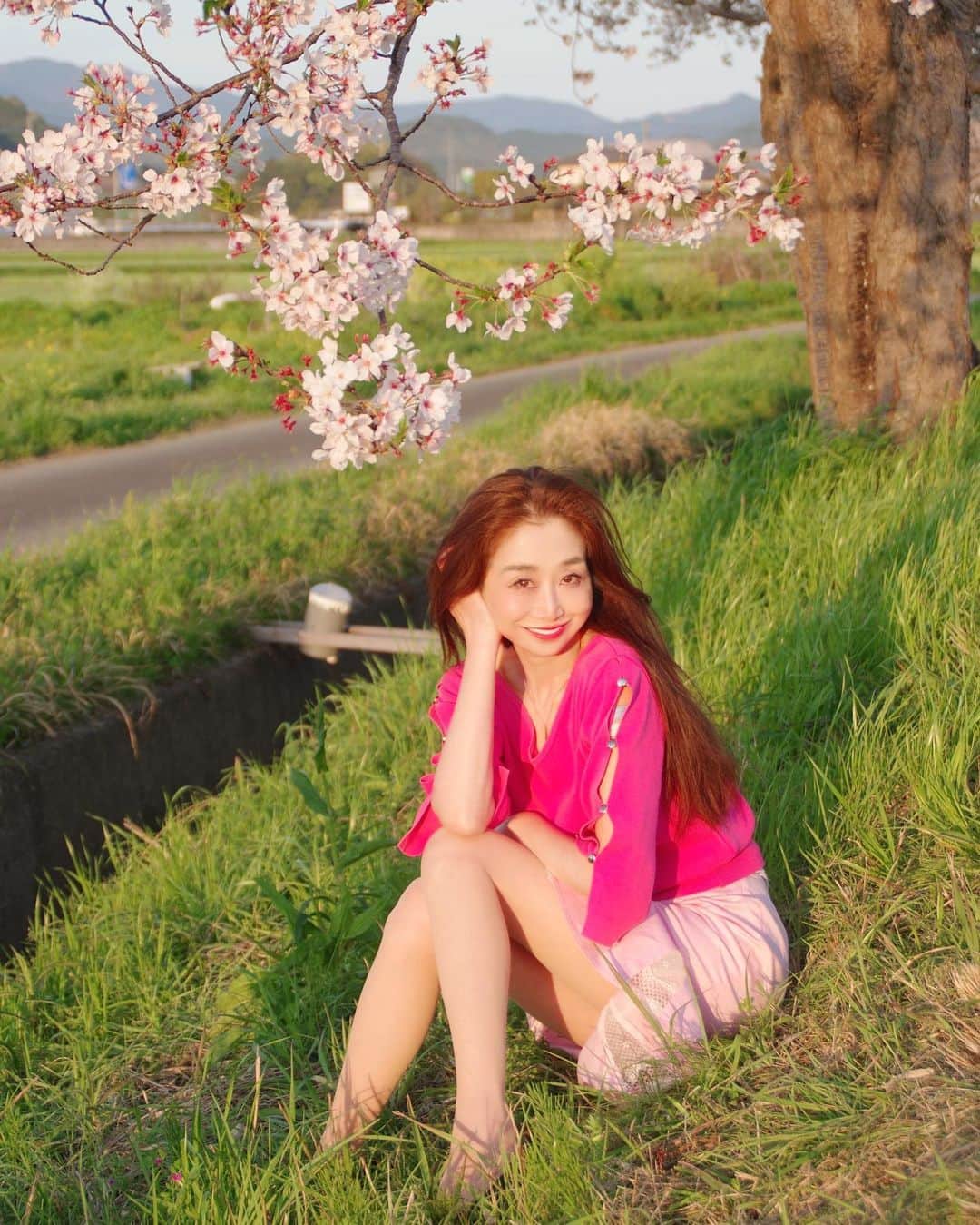 リンさんのインスタグラム写真 - (リンInstagram)「桜に囲まれて幸せ過ぎました🌸🩷  I was too happy surround by cherry blossoms 🌸🌸🌸  被樱花围着，太幸福了😊」4月26日 19時39分 - rinn0626