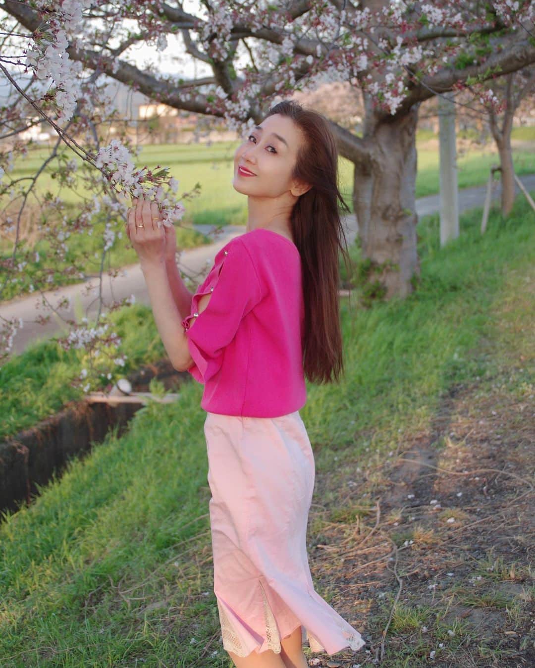 リンさんのインスタグラム写真 - (リンInstagram)「桜に囲まれて幸せ過ぎました🌸🩷  I was too happy surround by cherry blossoms 🌸🌸🌸  被樱花围着，太幸福了😊」4月26日 19時39分 - rinn0626