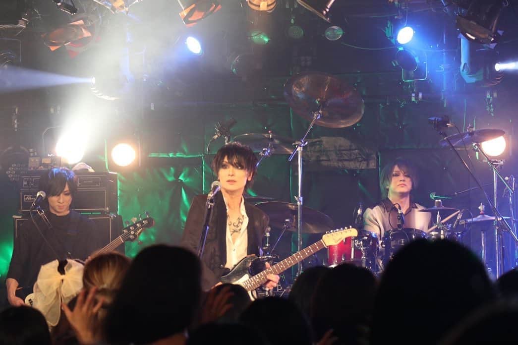 高井淳のインスタグラム：「A new story of departure ギル君、初ライブ おめでとう！！ 思い出深い時間になりました☺︎ 次回、5月もPHASEで。」