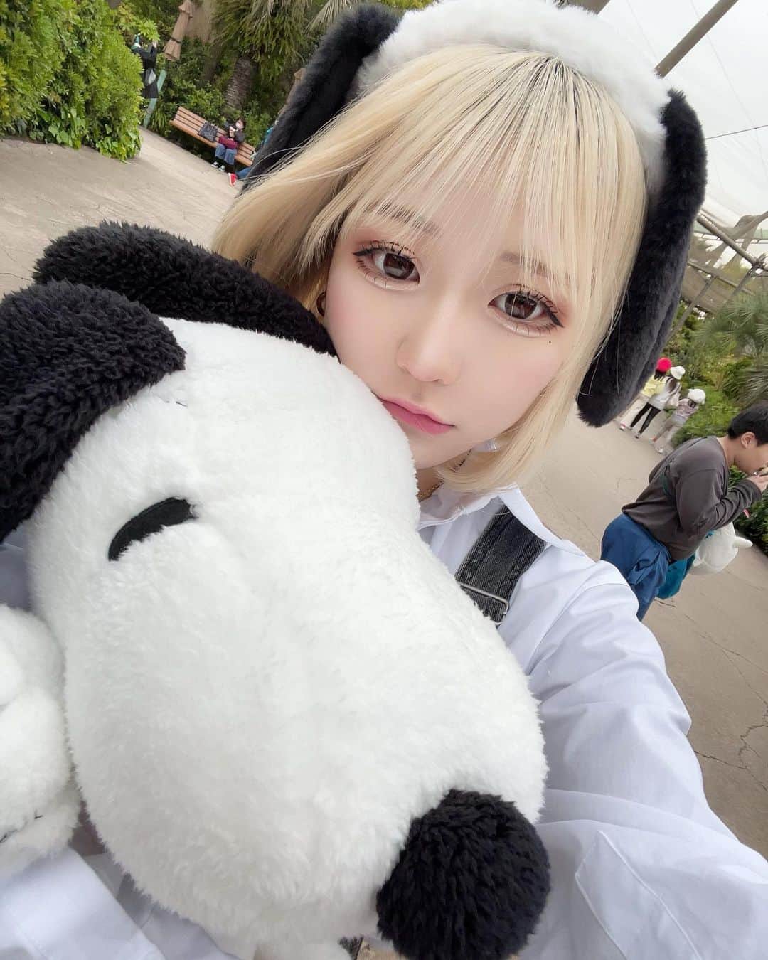 いーたろのインスタグラム：「ユニバ投稿おしま〜い👏 つぎユニバ行く時はもっとあったかくなってからいこーっと😽 #ユニバ#ユニバーサルスタジオジャパン #スヌーピー#スヌーピーコーデ」