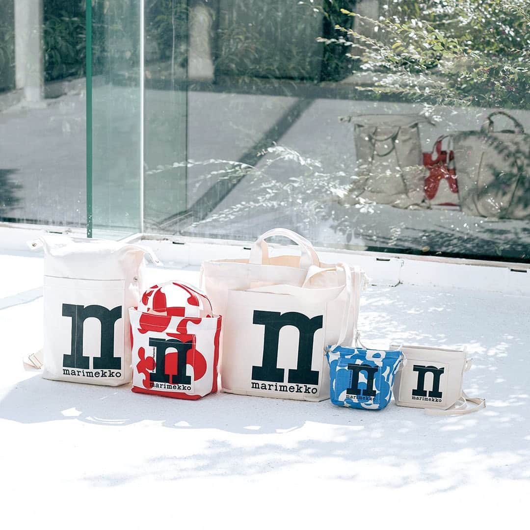 Marimekko Japanさんのインスタグラム写真 - (Marimekko JapanInstagram)「新バッグシリーズMonoform Bag、今シーズンは3色展開。定番の白キャンバス、ビビッドなレッドのプッロポスティ、スカイブルーのウニッコ。バッグたちが終わりを迎えるときにリサイクルのしやすいよう金属パーツをできる限り抑えたシリーズです。  #repost @fudge_magazine  #marimekko #marimekkoss23 #マリメッコ #マリメッコ愛 #北欧デザイン #spring2023 #マリメッコバッグ #マリメッココーデ #フィンランド #maijaisola #ウニッコ #unikko #fudge」4月26日 19時35分 - marimekkojapan