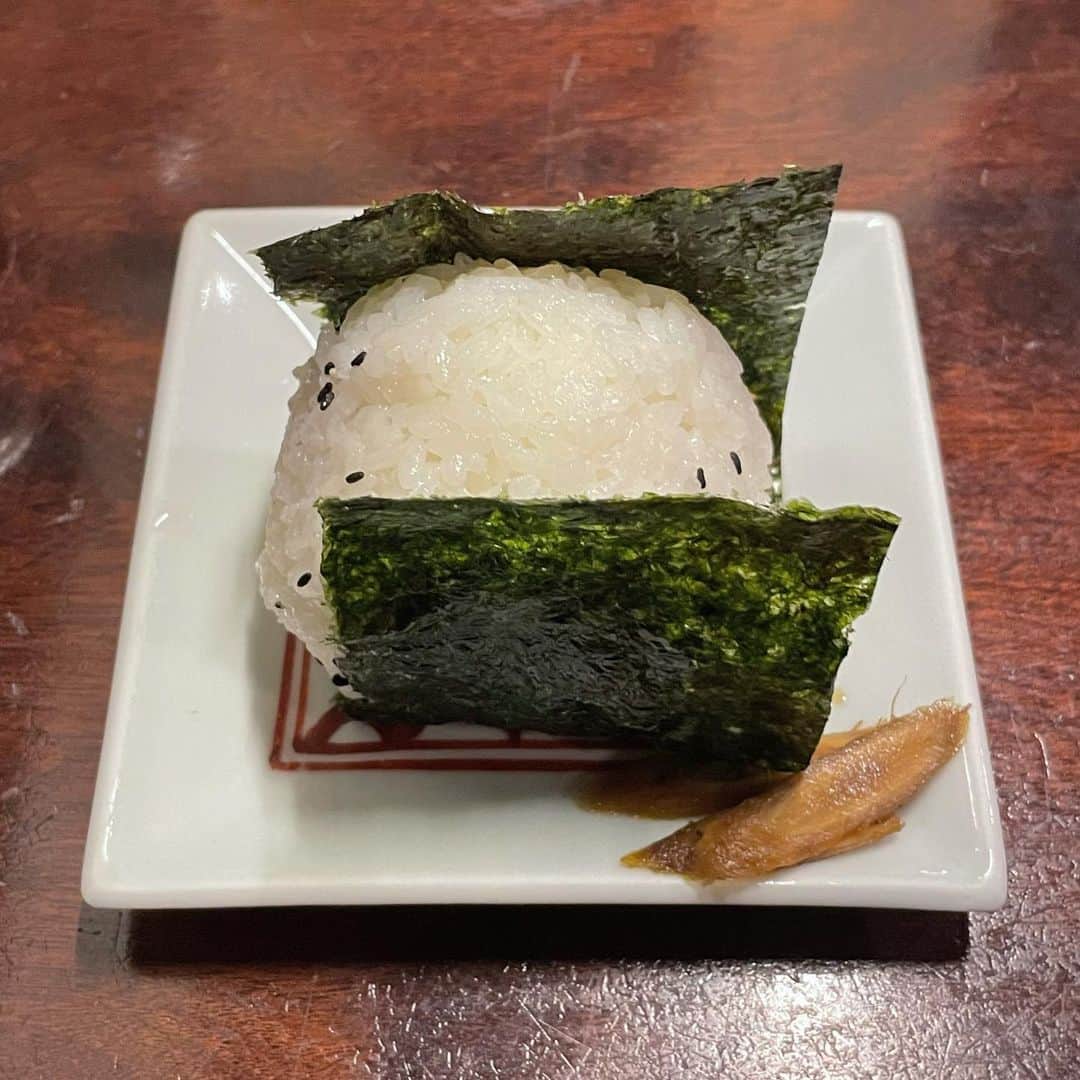 haru.さんのインスタグラム写真 - (haru.Instagram)「🍙  おにぎりの日は6月18日/おむすびの日は1月17日  いちおしおにぎりがあれば教えてください⊹ これは松本で食べた」4月26日 19時36分 - hahaharu777