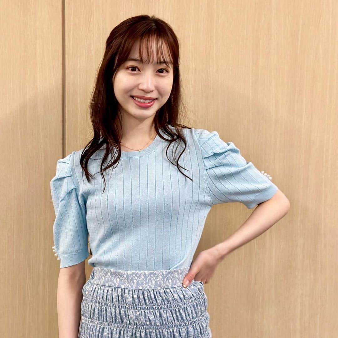 フジテレビ「めざましテレビ」さんのインスタグラム写真 - (フジテレビ「めざましテレビ」Instagram)「ファッション雑誌CanCamとコラボした お天気コーナー「きょう何着て行く？」 林佑香の毎日のコーデを紹介♪  4月26日（水） 【今日のコーデ】 ・ジャケット→ @nanouniverse_official 7920円 ・ニット→  @nanouniverse_official 3850円 ・スカート→ @resexxy_official  8800円 ・靴→ @talantonbydiana ２万3100円  ・イヤリング→ @anemone_official 2860円  【コーデのポイント】 春の定番・花柄スカートをアップデートするなら、細かなギャザーをよせたマーメイドシルエットの一枚を🧜‍♀️構築的なフォルムが今っぽさを盛り上げてくれます🍭アイスブルー×ホワイトの爽やか配色で季節感も意識🍀  #めざましテレビ #きょう何着て行く？ #林佑香 #今日のコーデ #コーデ #CanCam #今日のファッション#ootd #きょう何着て行く？は月〜金朝6時22分ごろ放送📺 #ゆかちゃん #きれいめコーデ #きれいめカジュアル #大人コーデ #春コーデ #オフィスカジュアル #上品コーデ #アナウンサー衣装」4月26日 19時47分 - mezamashi.tv