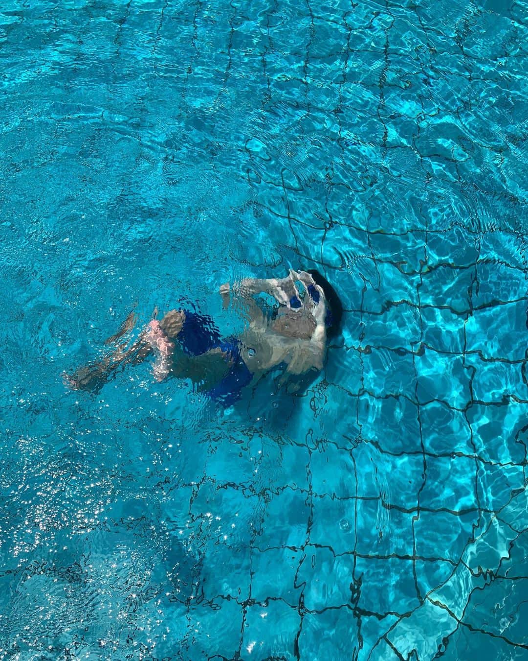 ホン・ヨンギさんのインスタグラム写真 - (ホン・ヨンギInstagram)「열시간 넘게 수영하는 아들 낳으세요..🫶🏻」4月26日 19時56分 - kisy0729