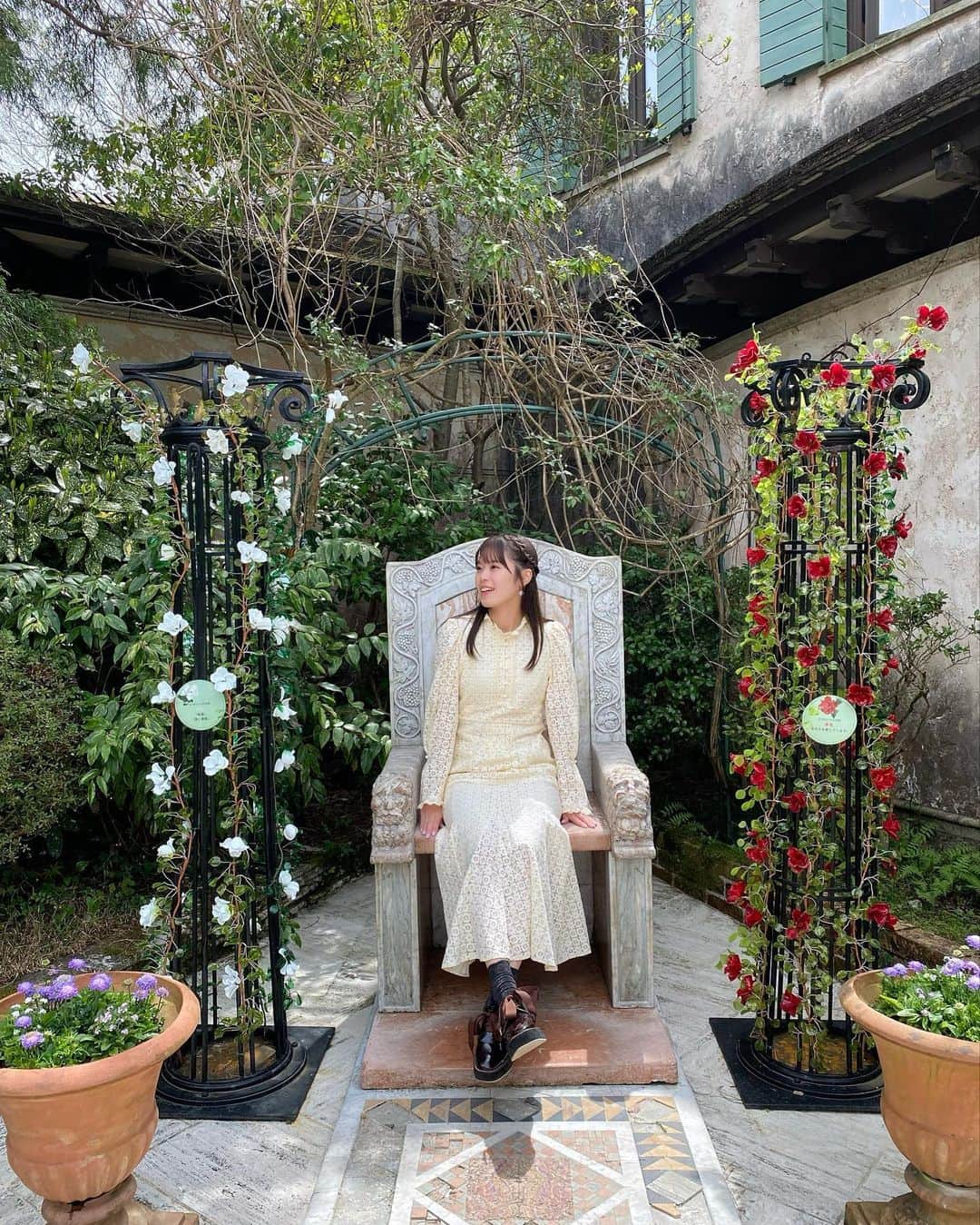 林茜実里さんのインスタグラム写真 - (林茜実里Instagram)「🥀 : : 花がガラスで出来てるの✨ : : #ガラスの森美術館 #箱根ガラスの森美術館 #箱根旅行」4月26日 19時50分 - amirihayashi_pimms
