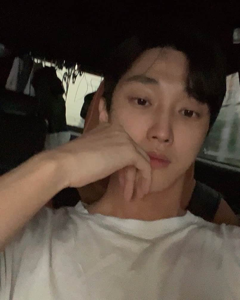 ジニョン さんのインスタグラム写真 - (ジニョン Instagram)「😎」4月26日 19時58分 - jinyoung0423