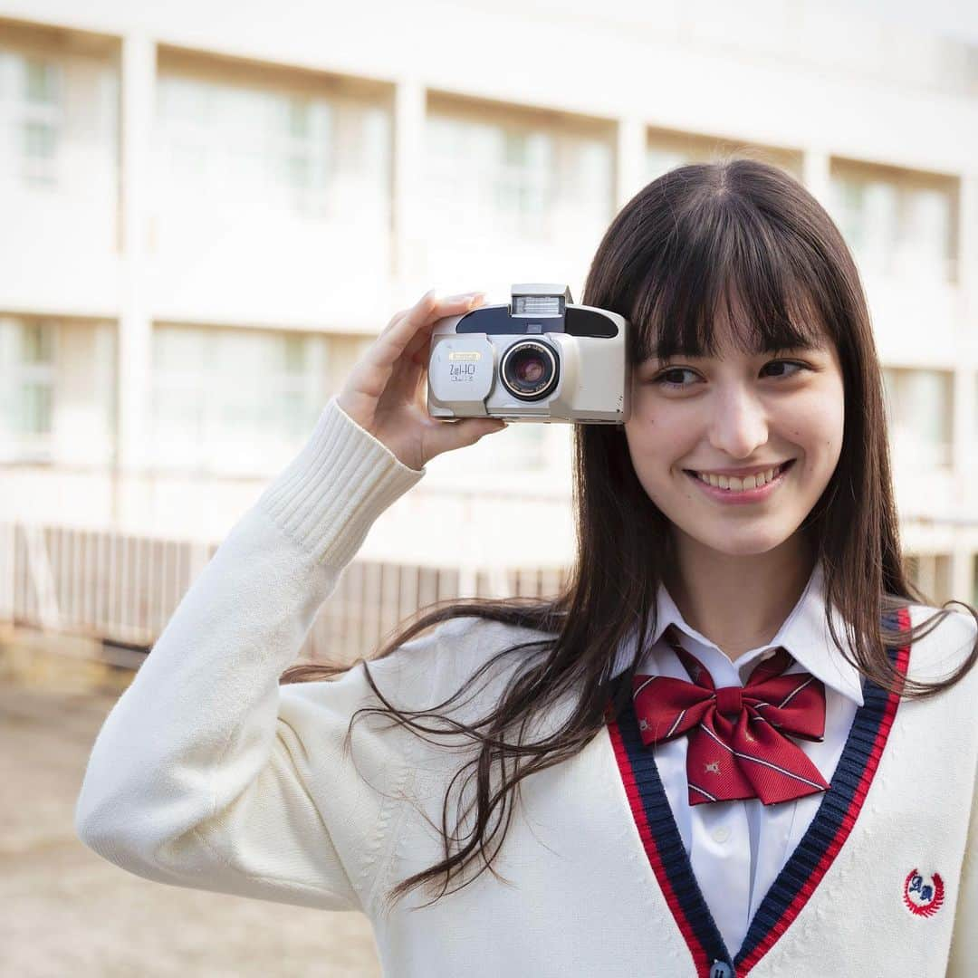 木内舞留さんのインスタグラム写真 - (木内舞留Instagram)「お知らせです🙆🏻‍♀️  映画『交換ウソ日記』に、希美や絵里乃、優子のクラスメイト、沙耶役として出演させて頂きます！  高校生の時に読んだ事のある小説だったので、出演することができるとわかったときはとても嬉しかったです☺︎  制服着たよ...21歳で...制服着ちゃったよ... まだまだいけるって、勝手に思ってます。笑  年の近い子達との撮影、とても楽しかった！！ フィルムカメラでみんなの事撮ったから、それもどこかで載せますね🎞  7/7公開です、お楽しみに🎋 #交換ウソ日記  #木内舞留」4月26日 20時02分 - maru_kiuchi_official