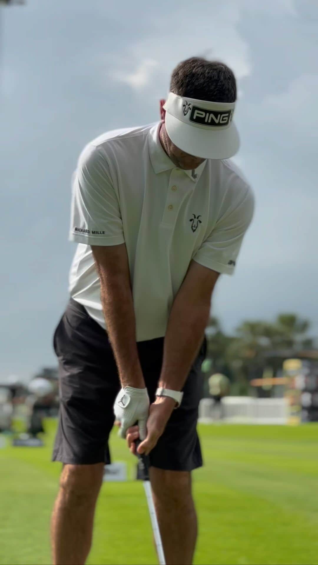 バッバ・ワトソンのインスタグラム：「Prepping for #livgolfsingapore w/ @talorgooch and @bubbawatson #RangeGoatsGC #goatgang」