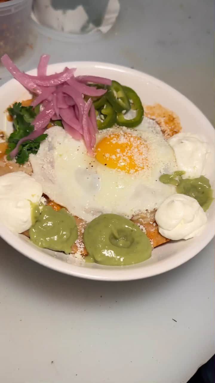 エッグショップのインスタグラム：「In the making of our BRISKET CHILAQUILES! Slow cooked brisket, sunny up egg, fried tortilla, jack cheese, salsa rosa, cotija, sour cream, jalapeño, pickled onion and cilantro! 🍳🧀🍖 #EGGSHOPNYC  📍151 Elizabeth Street (Nolita) 📍138 N 8th (Williamsburg)」