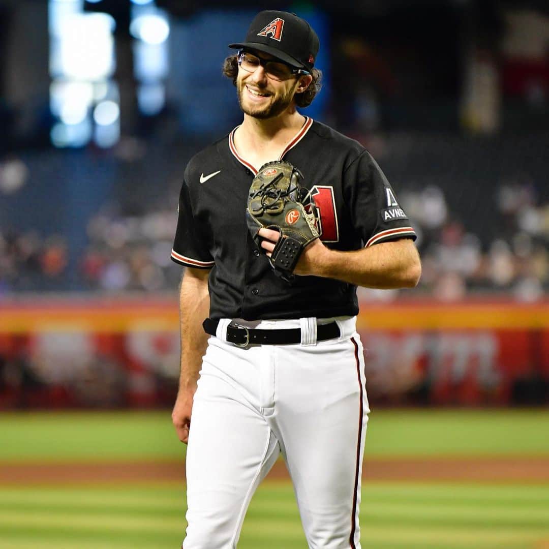 アリゾナ・ダイヤモンドバックスのインスタグラム：「28 consecutive scoreless innings. He’s a bad, bad man. 😤」