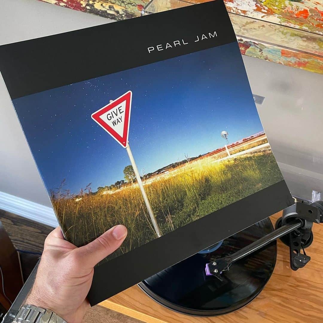 パール・ジャムさんのインスタグラム写真 - (パール・ジャムInstagram)「Give Way, a Pearl Jam rarity. Listen to the album in its entirety for a limited time, available now on your preferred streaming platform.   📸: @instajosh_g and @dirty.frank.dahmer」4月27日 5時27分 - pearljam