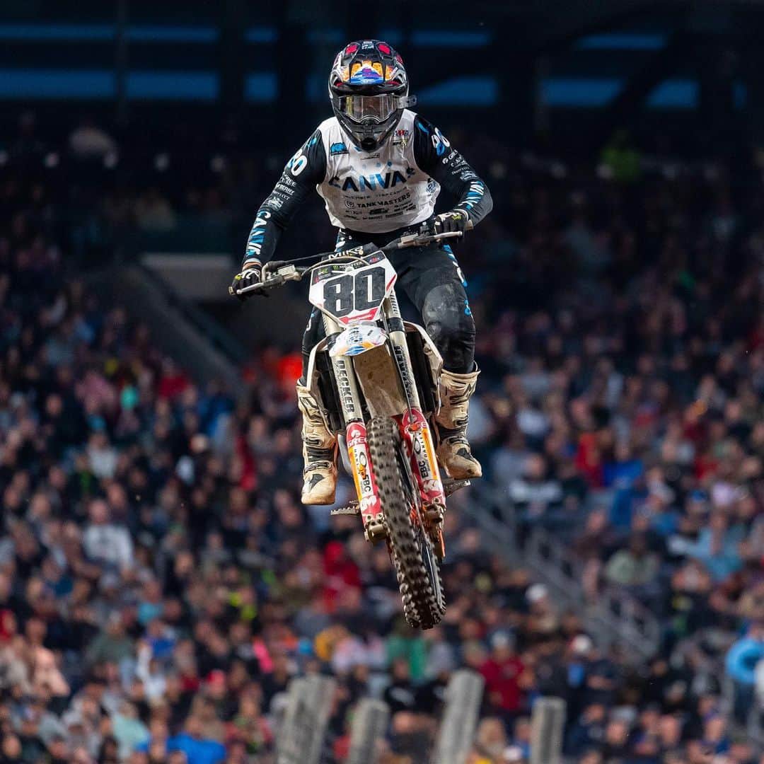 Racer X Onlineさんのインスタグラム写真 - (Racer X OnlineInstagram)「“I see single-digit numbers on his hands, like seventh and eighth. I’m like, no way!”🗣️ Kevin Moranz’s crazy night lands him a career best 7th in Jersey 🤘🏼LINK IN STORY Photos @align.with.us #SupercrossLIVE」4月27日 5時34分 - racerxonline