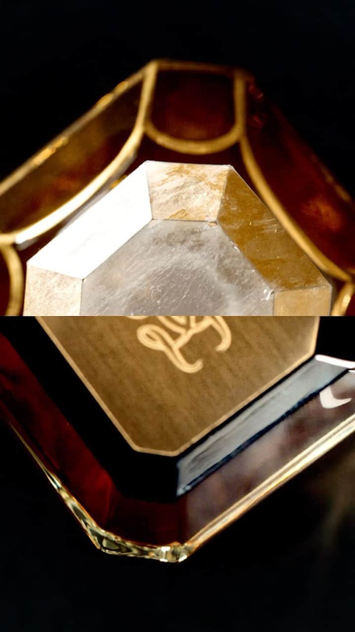 ゲランのインスタグラム：「Endlessly personalisable, L’Art & La Matière’s luxurious bottle expresses an encounter between sumptuous and sleek. An objet d’art to last through the ages.​  #Guerlain #GuerlainParfumeur #ArtetMatière」