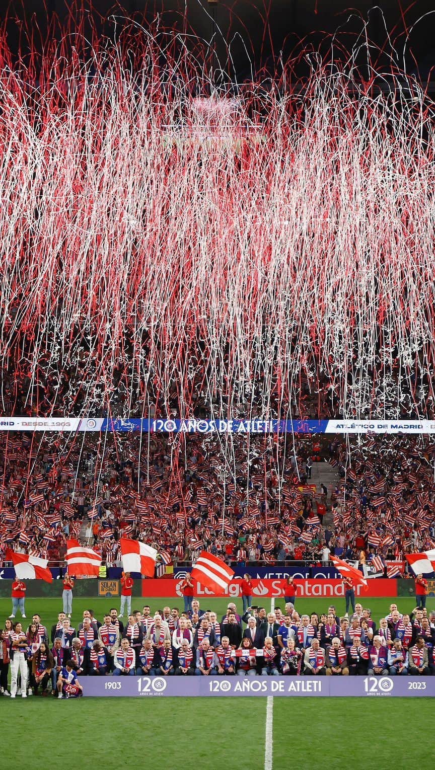 ディエゴ・シメオネのインスタグラム：「Esto somos nosotros!!! Orgulloso de sentirme parte de esta historia! @atleticodemadrid #120AñosDeAtleti」