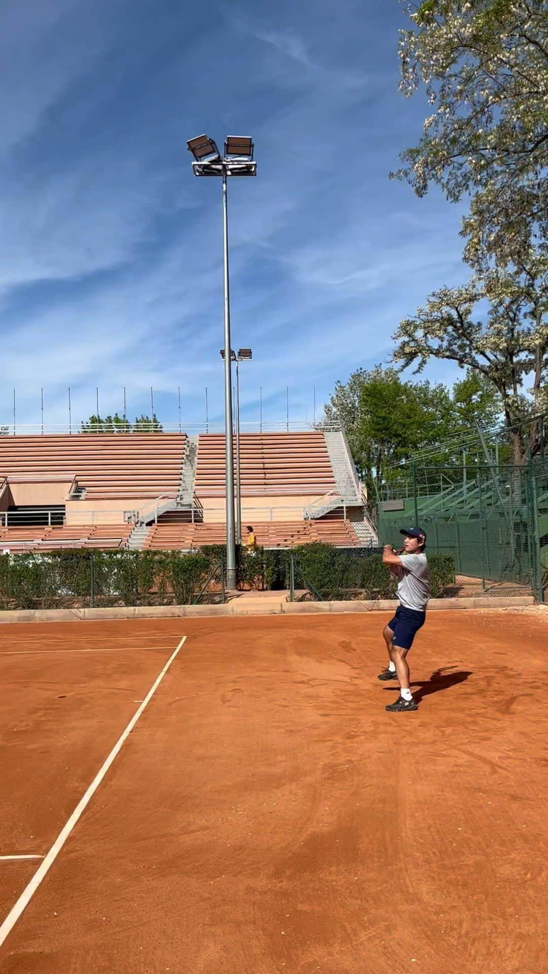 西岡良仁のインスタグラム：「@mutuamadridopen  #madrid #spain #spain🇪🇸 #tennis #masters1000 #japan #atptour #スペイン　#マドリード　#テニス　#日本　#マスターズ　#atpツアー　#クレーコート　#ヨーロッパシーズン」