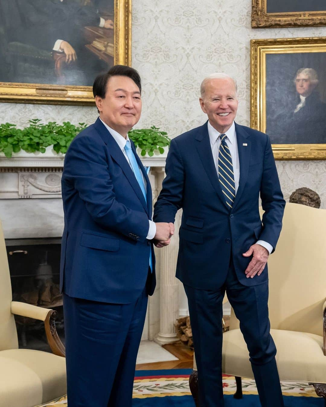 The White Houseさんのインスタグラム写真 - (The White HouseInstagram)「President Biden held a bilateral meeting with President Yoon to discuss a shared vision of a strong alliance between the U.S. and Republic of Korea that maintains peace, stability, and prosperity in the Indo-Pacific and beyond.」4月27日 6時00分 - whitehouse