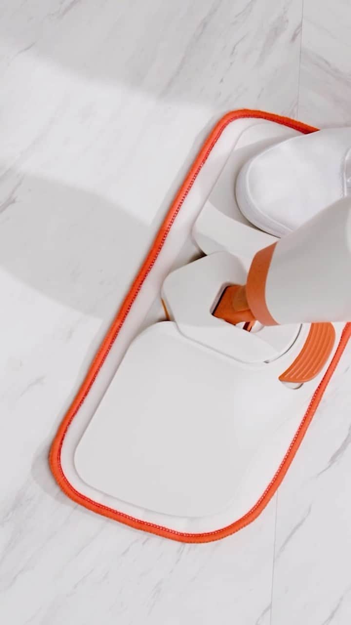 OXOのインスタグラム：「Accomplish all of your cleaning goals, even in hard to reach places, with our Microfiber Spray Mop with Slide-Out Scrubber. Shop now on OXO.com. #OXOBetter」