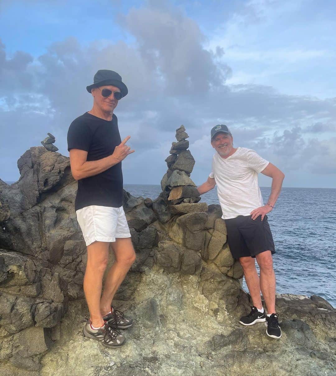 ミッシェルジョナスのインスタグラム：「Rock sculpting with #Rockstars! @bryanadams 💙」