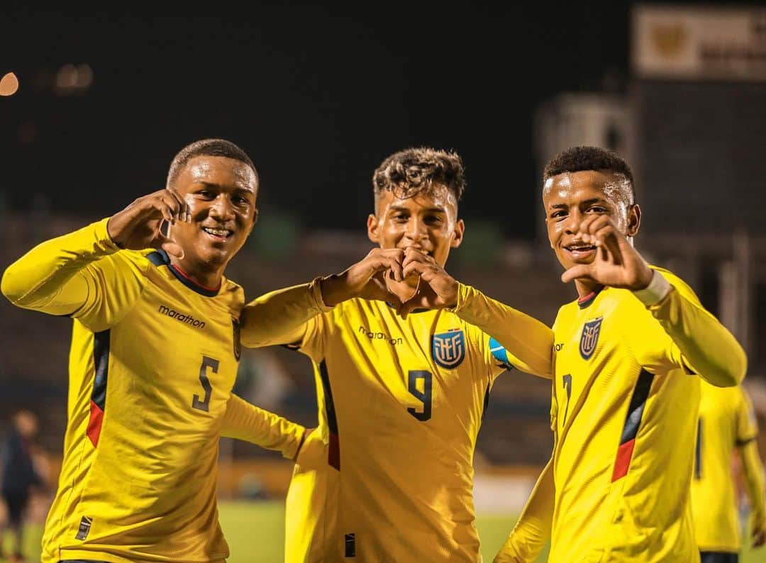 サッカー エクアドル代表チームのインスタグラム：「Estamos para cosas grandes 🫶」