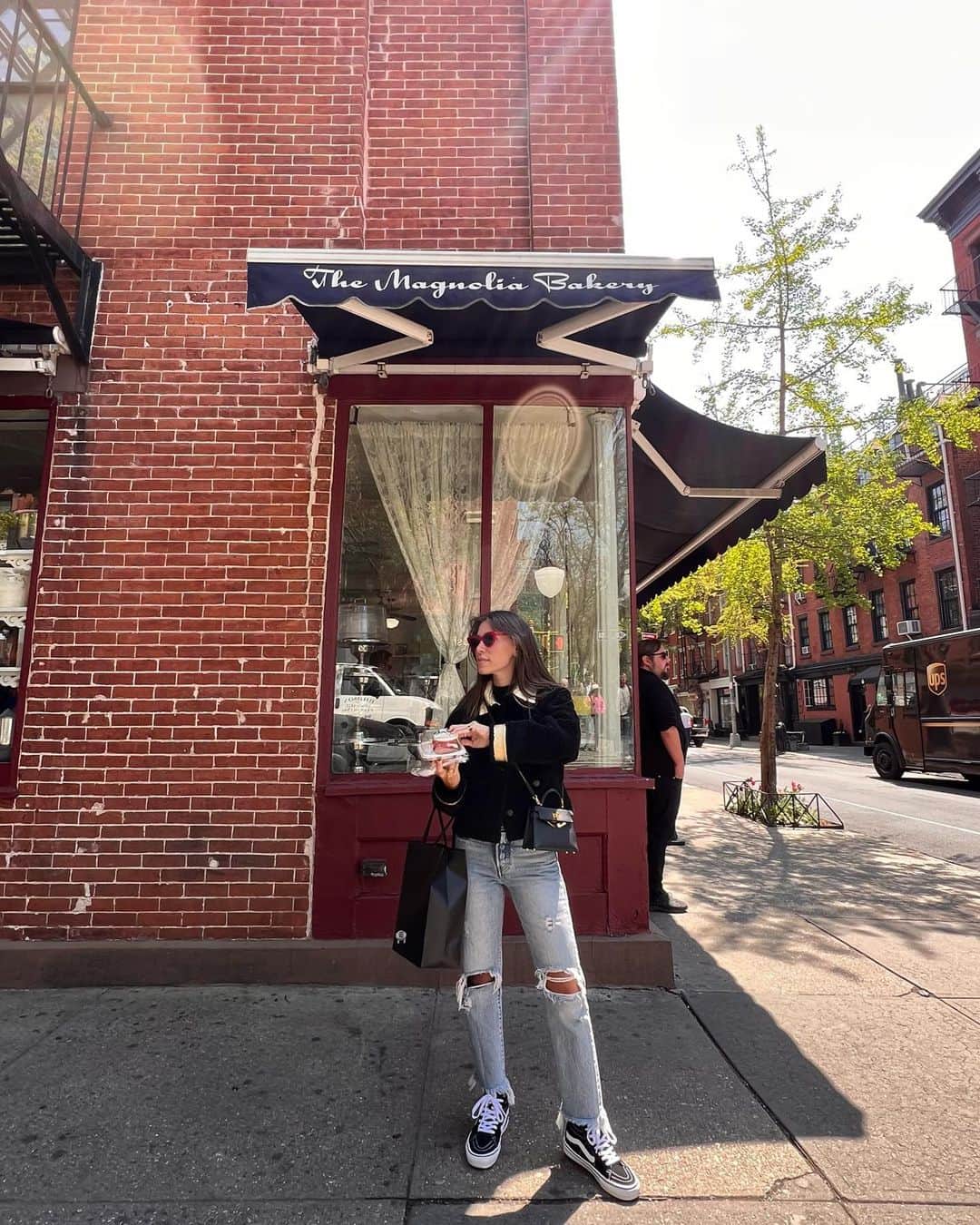 Glam4Youのインスタグラム：「Os looks de NY foram assim: Verdadeiros, confortáveis, usáveis, fáceis de replicar e sem muita montação. Nem sei se sinto vergonha por estar postando o look do primeiro dia de NY só hoje, ou se fico feliz por estar postando de qq jeito, já que andei abandonando um pouco o feed. Me falem aqui se vocês querem que eu poste os outros dias? Deixo eternizado por aqui?? Ou já passou?」