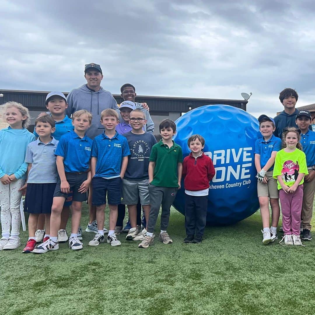 Jordan Spiethのインスタグラム：「All fun and games last night at @brookhaven_country_club with Haven Gaming and PGA Jr League kids playing Golf+ 👌」
