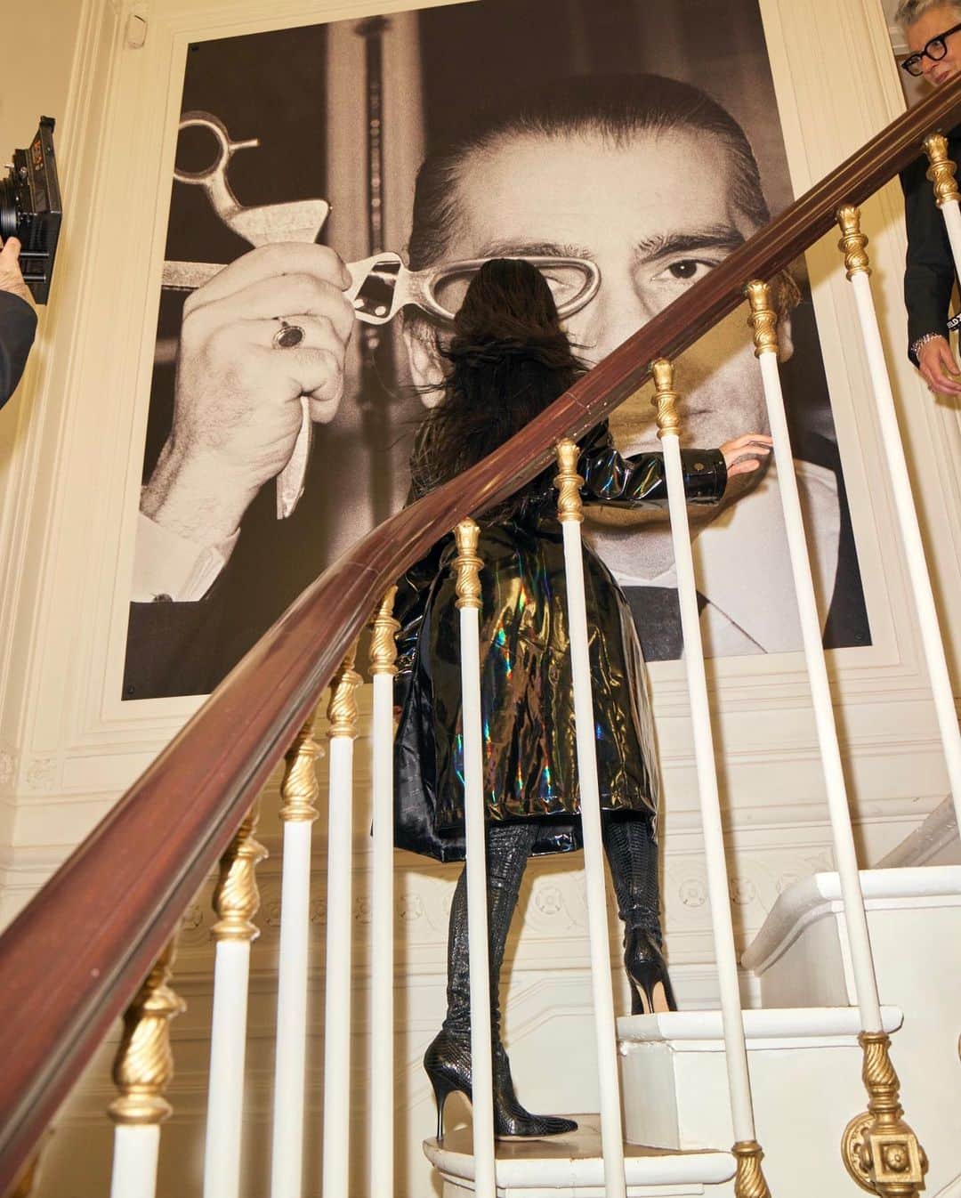 キム・カーダシアンさんのインスタグラム写真 - (キム・カーダシアンInstagram)「Had a date with @choupetteofficiel in Paris. We then spent some time at @karllagerfeld’s office to get a little inspiration for the Met.」4月27日 6時24分 - kimkardashian