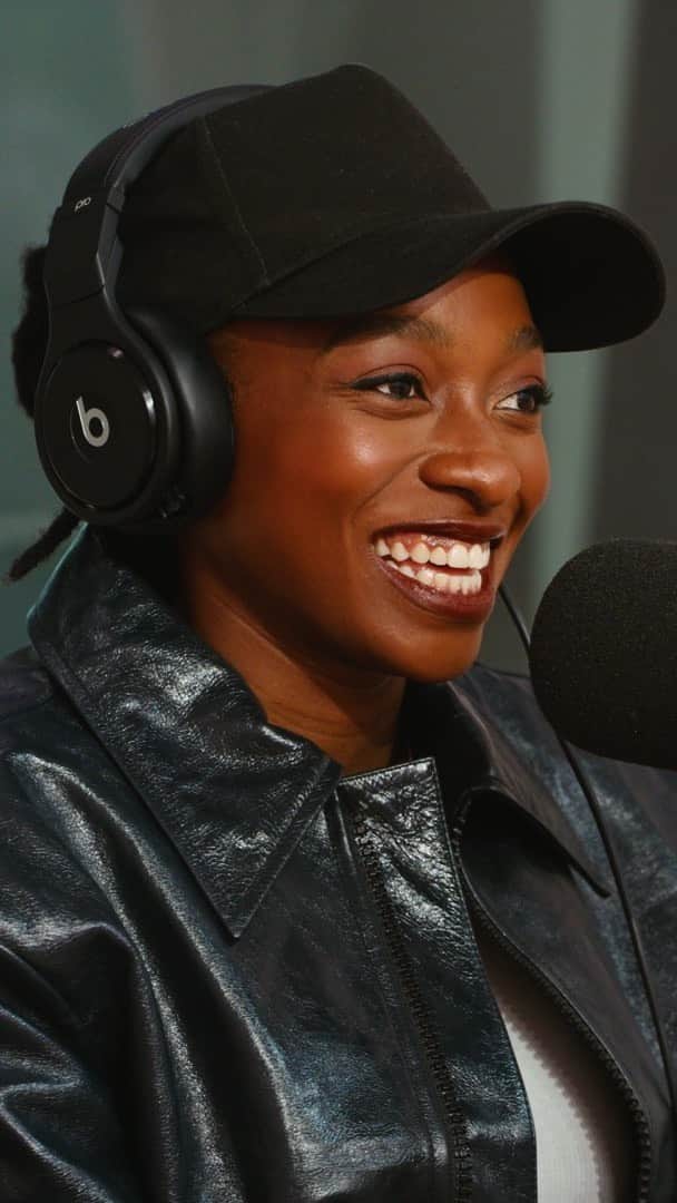 Apple Musicのインスタグラム：「“There’s so much power in the word ’no’ in a positive way.” @littlesimz catches up with @zanelowe in studio for a conversation around her album, ‘NO THANK YOU.’ Link in bio.」