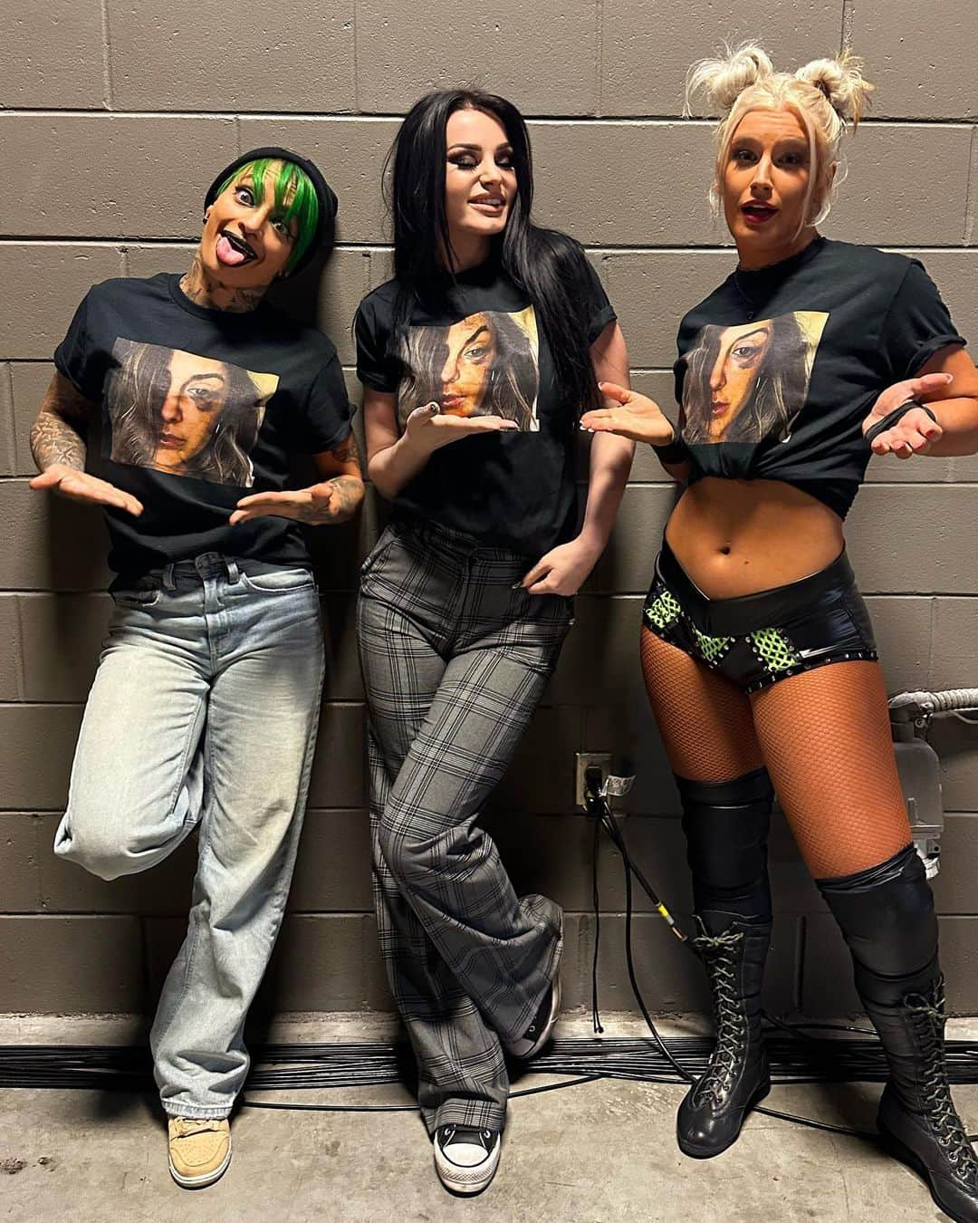 サラヤ・ジェイド・ベヴィスのインスタグラム：「Love our new shirts 🥹🥹🥹💚」