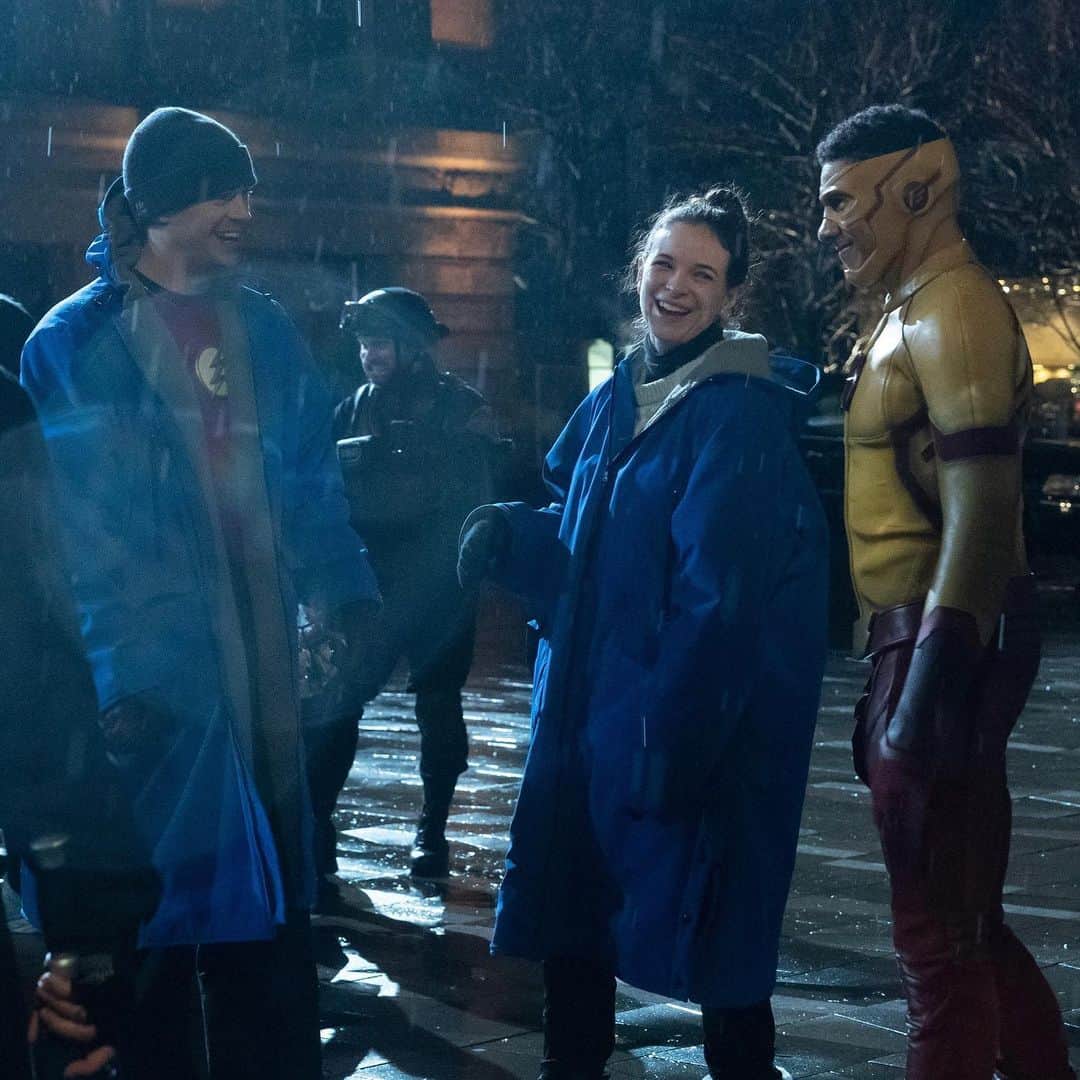 The Flashさんのインスタグラム写真 - (The FlashInstagram)「This sequence was the biggest one of the episode - incredible stunts, complex vfx, and iconic performances. We filmed it over 2 long and rainy nights in Vancouver but I’m so proud to have directed this episode」4月27日 6時45分 - cwtheflash
