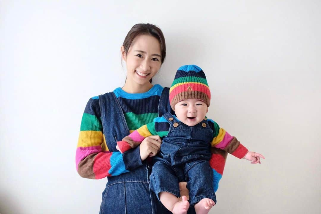 筒井萌子さんのインスタグラム写真 - (筒井萌子Instagram)「*  　colorful knit × denim𓂃𓈒𓏸  　冬にしたリンクコーデ❀´- 　👶🏻すごい顔してるけど🤭 　  ┈┈┈┈┈┈┈ ❁ ❁ ❁ ┈┈┈┈┈┈┈┈  　@gapkids sama 　▶ ‎tops  　@grbirthday sama 　▶ ‎salopette 　>>size70  　@zara sama 　▶ ‎salopette (私)  　┈┈┈┈┈┈┈ ❁ ❁ ❁ ┈┈┈┈┈┈┈┈  　#サイベックス #サイベックスメリオ #baby 　#プレママ #出産準備 #初節句 #ひな祭り 　#プレママ教室 #baby #令和4年ベビー　 　#第一子 #秋生まれベビー #9月生まれ 　#育児日記 #子育て日記 #令和4年ベビー　 　#出産準備 #出産祝い #ジェラートピケ　 　#ニューボーンフォト #newbornphotography  　#お食い初め #生後100日 #女の子ベビー　 　#生後5か月 #ハーフバースデー」4月26日 21時51分 - tsutsui.moeko.o