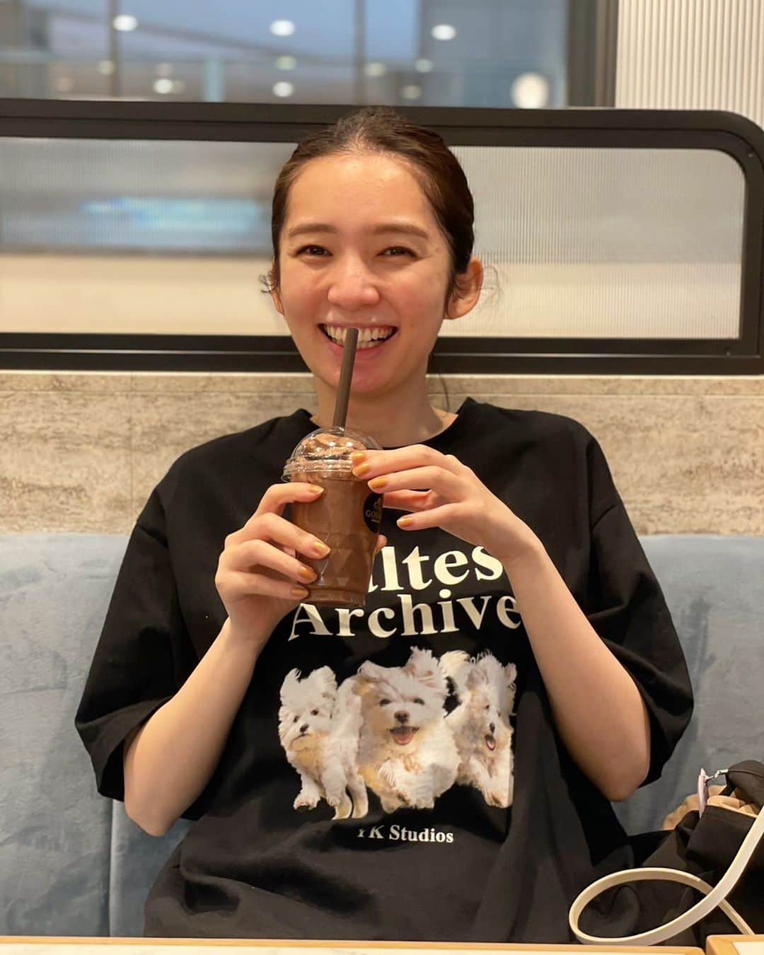 のインスタグラム：「おきにいりの マルチーズＴを着れる時期🐶♡♡♡」