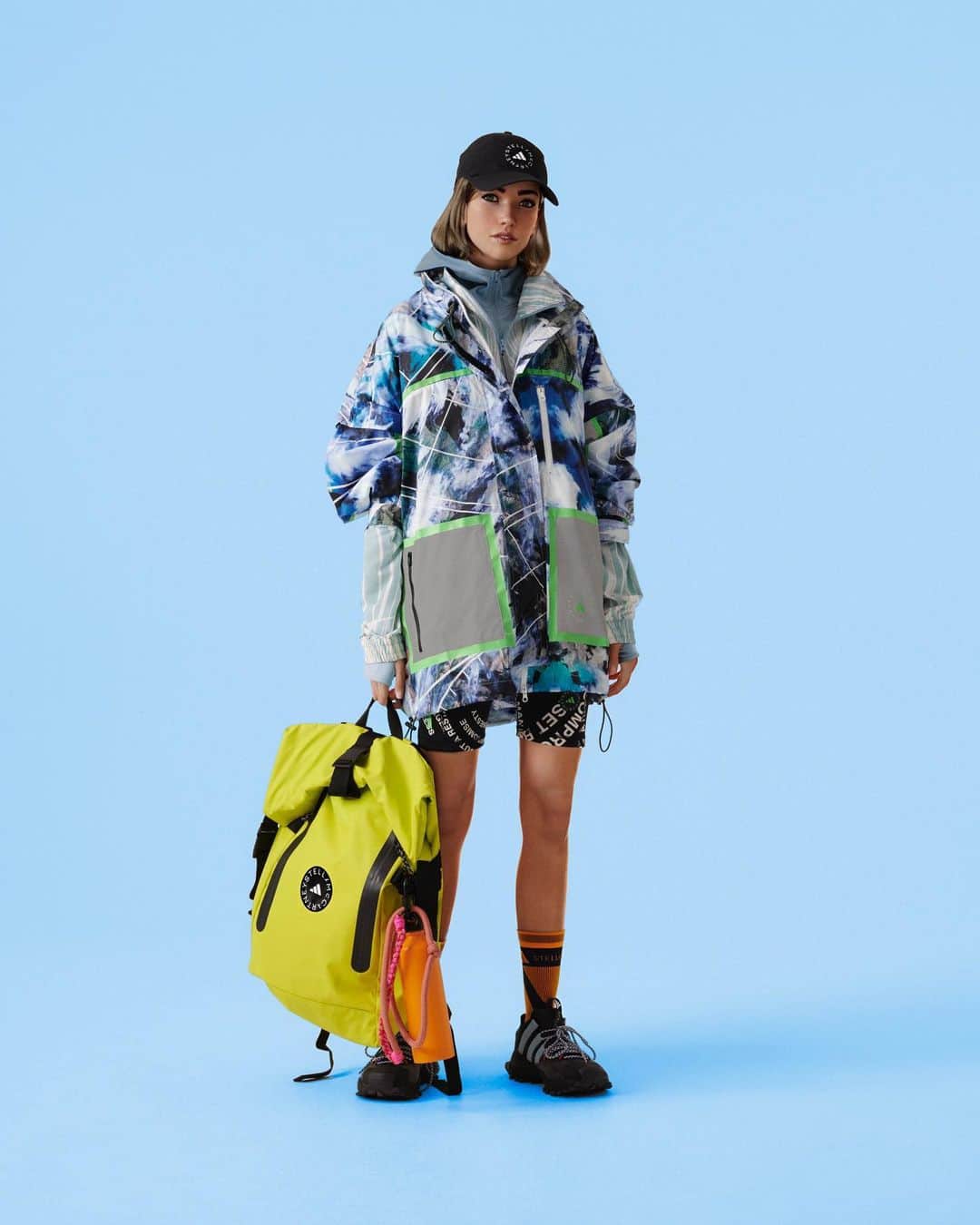 YOOX.COMのインスタグラム：「As the warmer temperatures are approaching, I am getting all geared up for a full immersion outdoors and adidas by Stella McCartney just released the perfect recycled capsule to accompany me on every adventure!  Discover on our IGs some tips on how to enjoy the nature.」