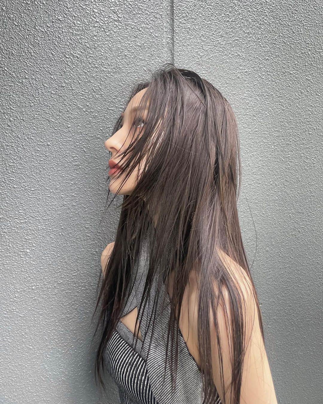 絢さんのインスタグラム写真 - (絢Instagram)「LOOK公開中です。 metallic tops、着てみた♡」4月26日 21時56分 - ____ayagram____