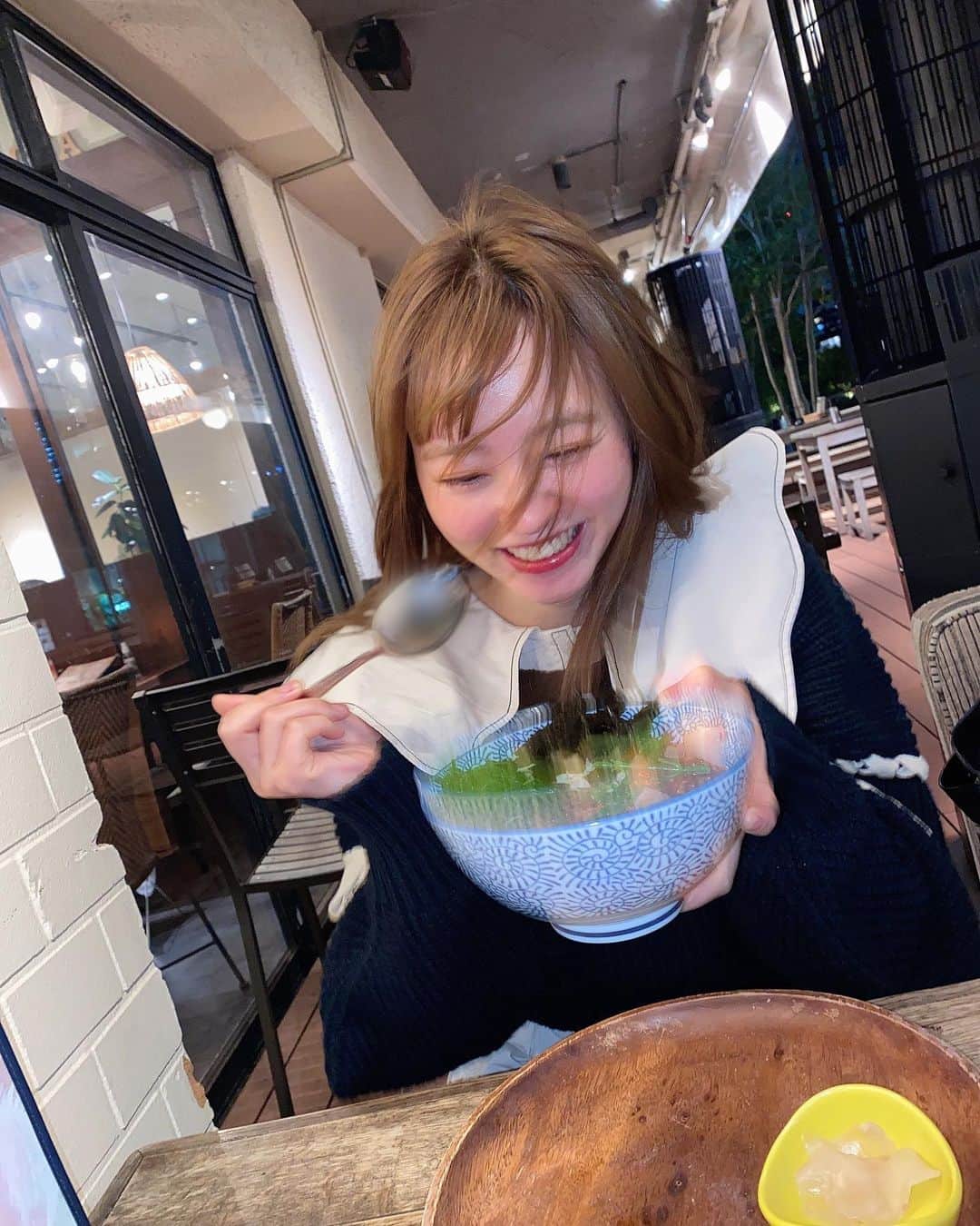 橘二葉さんのインスタグラム写真 - (橘二葉Instagram)「テラス席で食べた日🥄  風強すぎて 髪の毛ふぁっさーなってる🤣🍃」4月26日 21時57分 - futaba_tachibana_tpd